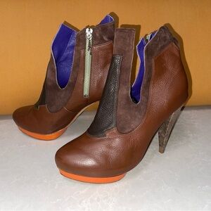 Altura Siete Brown Leather Heeled Boots with Suede Accents EUC
